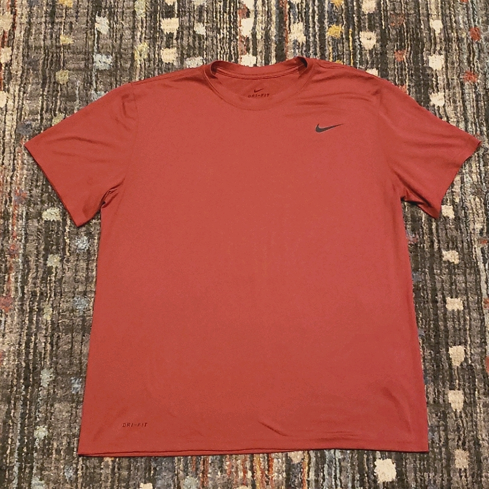 👕 Nike Dri-Fit Men's Large Red T-Shirt
